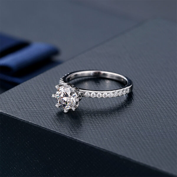 Round brilliant Cut Lab Grown Diamond Engagement Ring with Certificate D color - Image 3